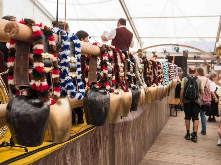 Schellenverlosung beim Viehscheid, Hörnerdörfer im Allgäu