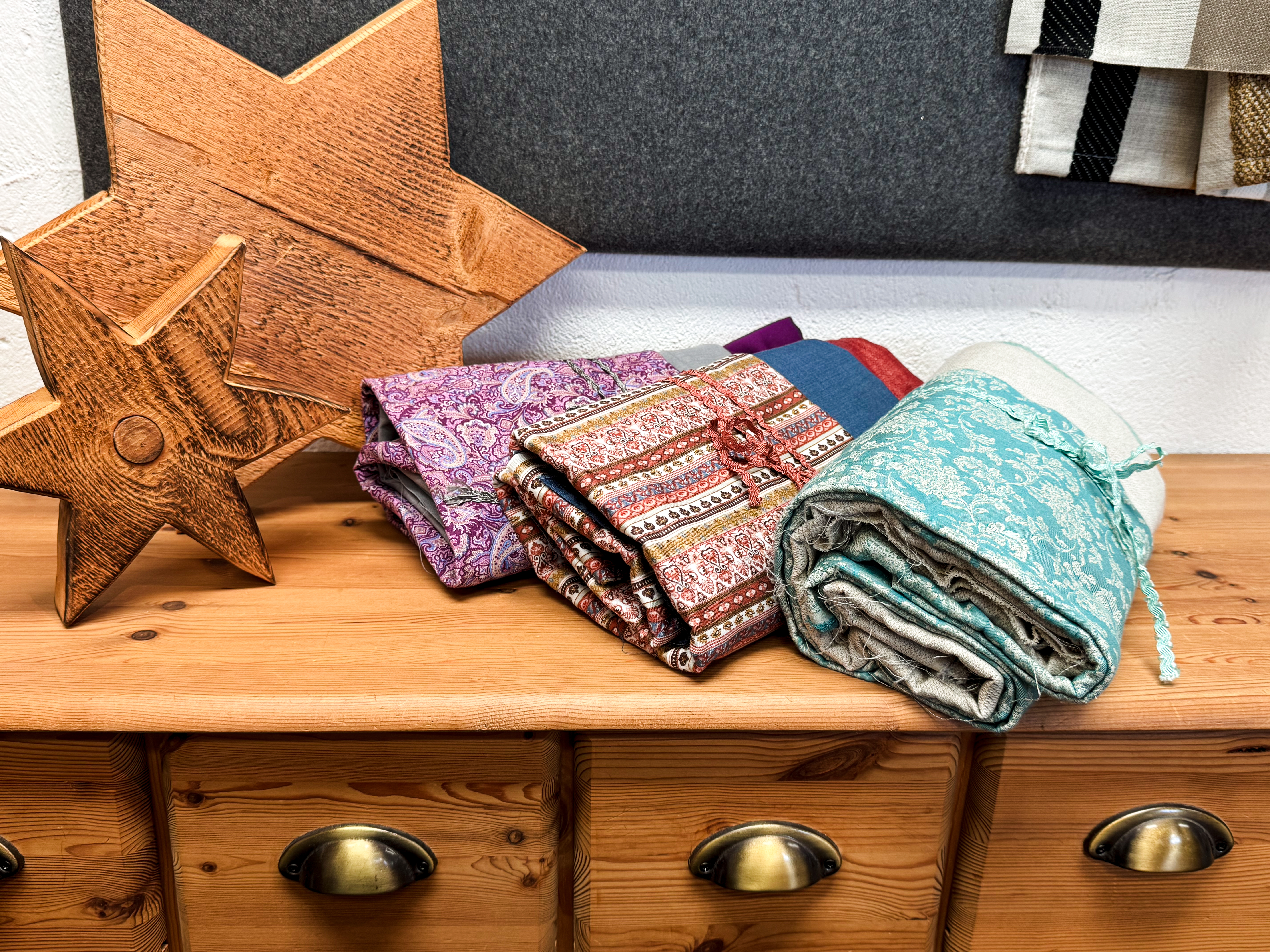 Trachtenstoffe Dekor- und Polsterstoffe bei Bemeleit Deko in Fischen.