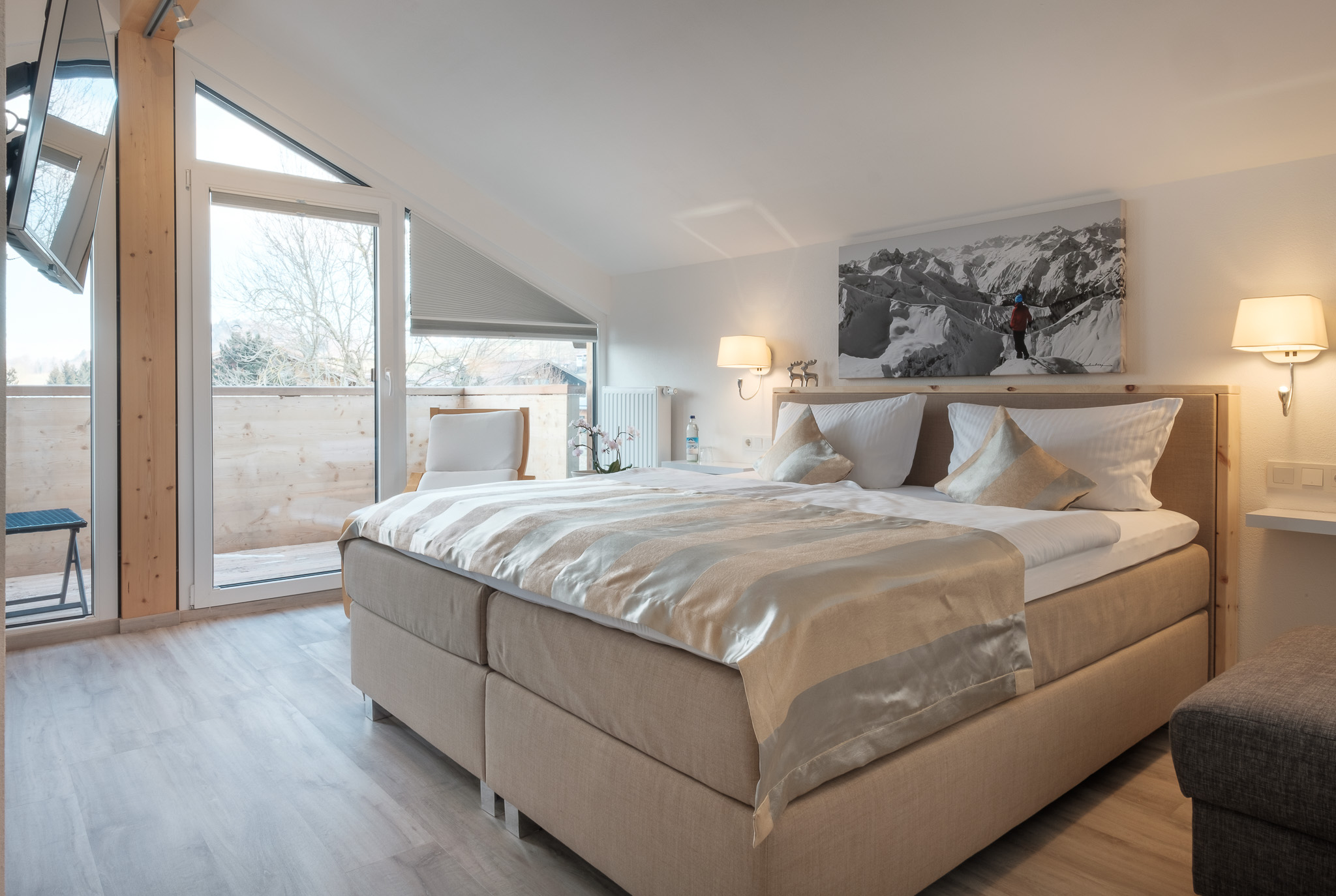 Helles Dachzimmer Superior mit Balkon im 2. OG