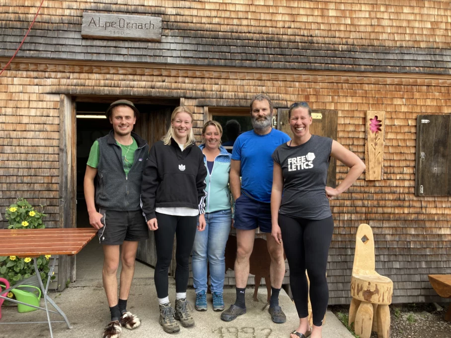 Das Traurigste war der Abschied... v.l.n.r. Kilian, ich, Steffi, Erwin, Eva (Lina fehlt leider) Das Traurigste war der Abschied... v.l.n.r. Kilian, ich, Steffi, Erwin, Eva (Lina fehlt leider)