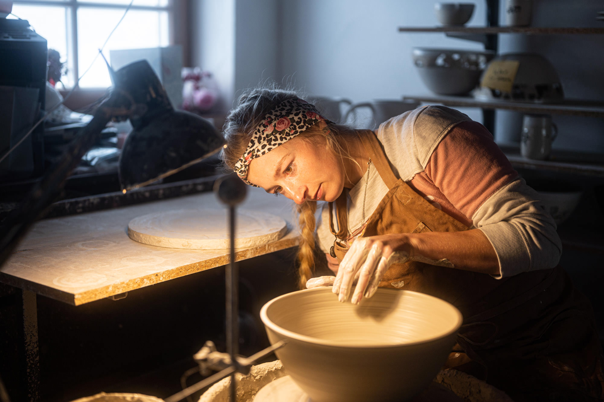 Sophie Mische - Ofterschwanger Töpferin bei der Arbeit