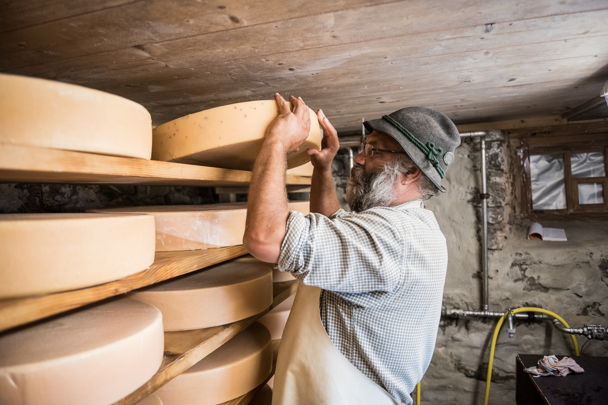 Hörnerdörfer Originale - Bergkäse auf der Alpe Schattwald