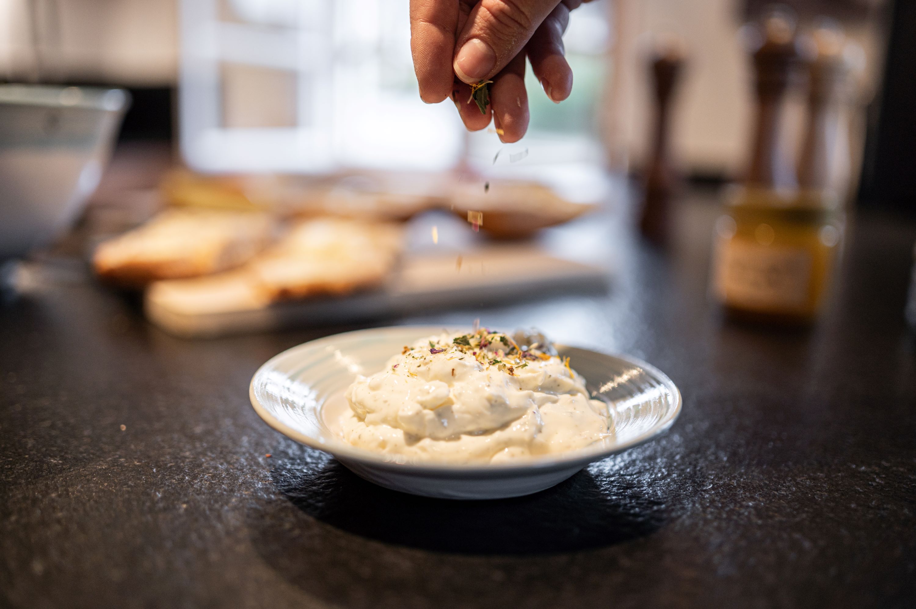 Alpenkräuter-Dip aus den Kräutergärten der Hörnerdörfer Alpenkräuter-Dip aus den Kräutergärten der Hörnerdörfer