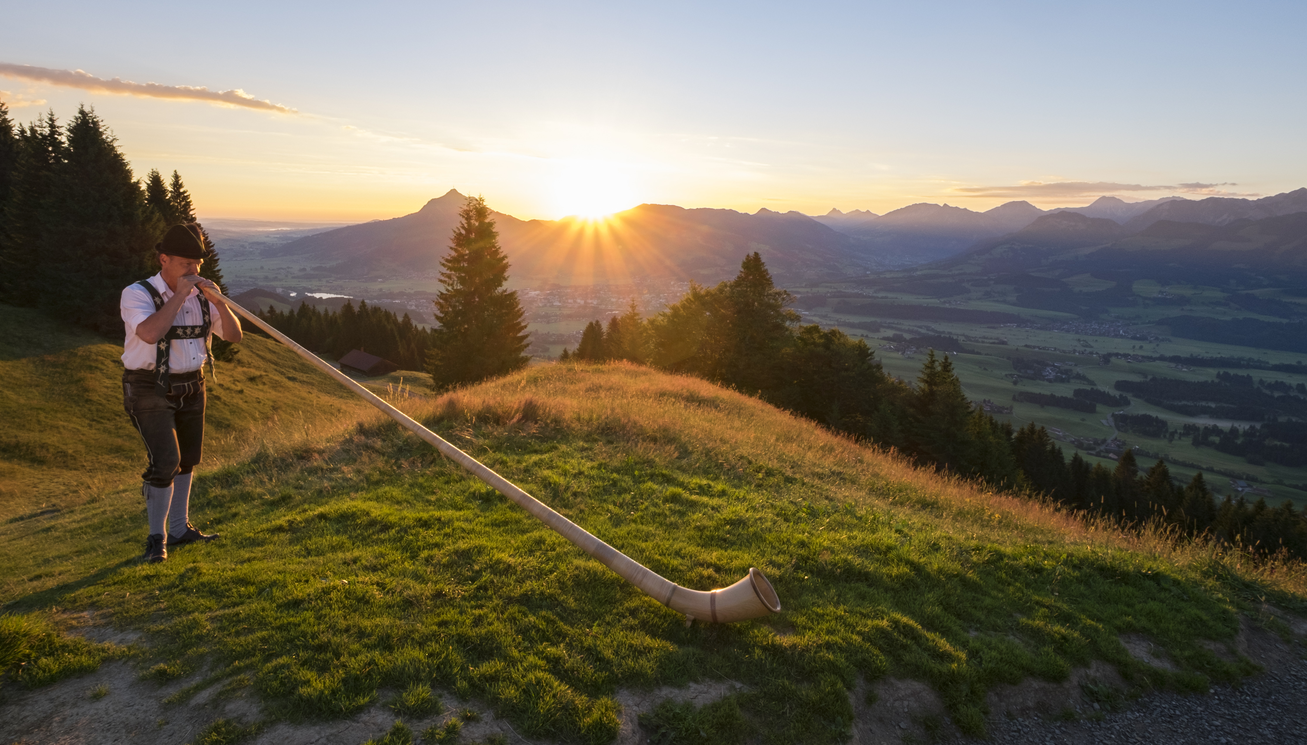 Alphornspieler am Ofterschwanger Horn Alphornspieler am Ofterschwanger Horn