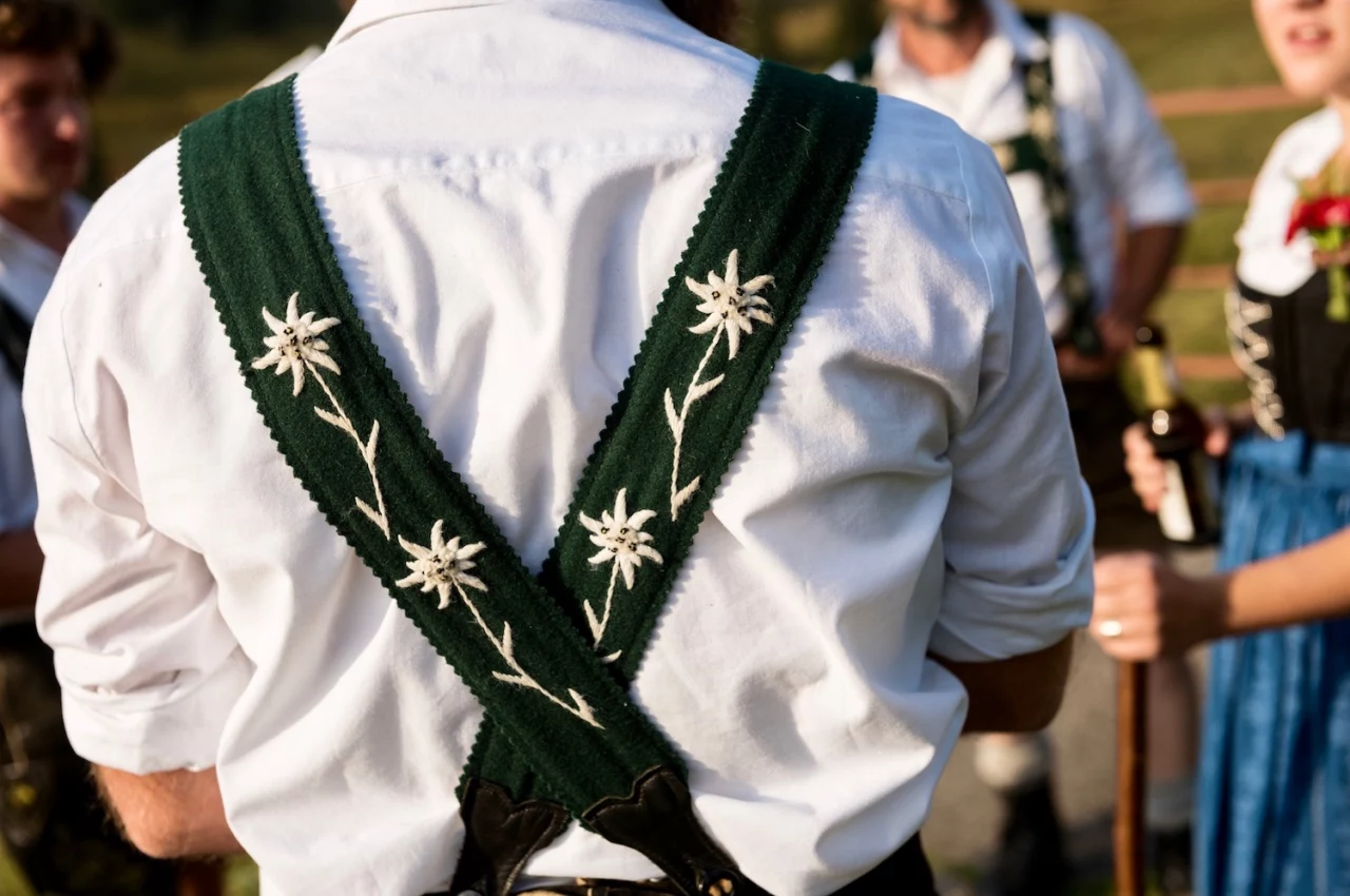 Edelweiß-Hosenträger - Männertracht Allgäu Edelweiß-Hosenträger - Männertracht Allgäu