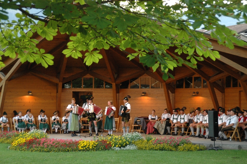 Dorfabend am Pavillion im Fiskina zur Kulturzeit Fischen - Hörnerdörfer im Allgäu