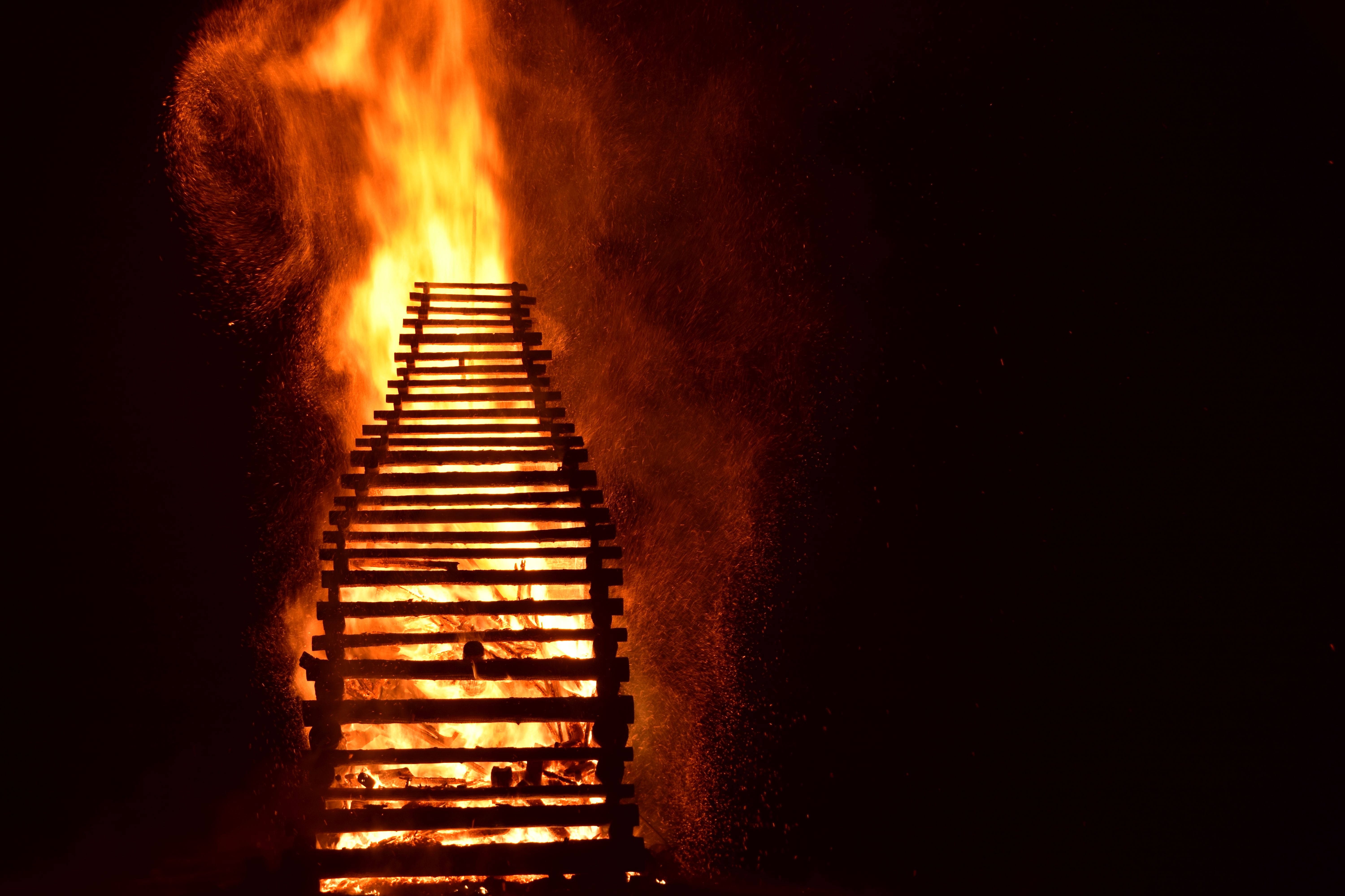Funken in Obermaiselstein, ein Brauch zum Austreiben des Winters - Hörnerdörfer im Allgäu