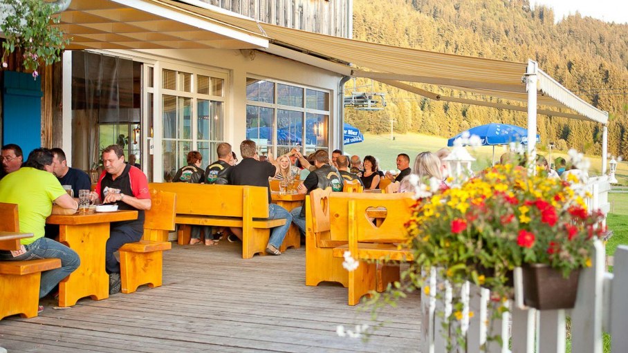 Gemütliche Sonnenterasse im Restaurant Schwabenhof, © Schwabenhof