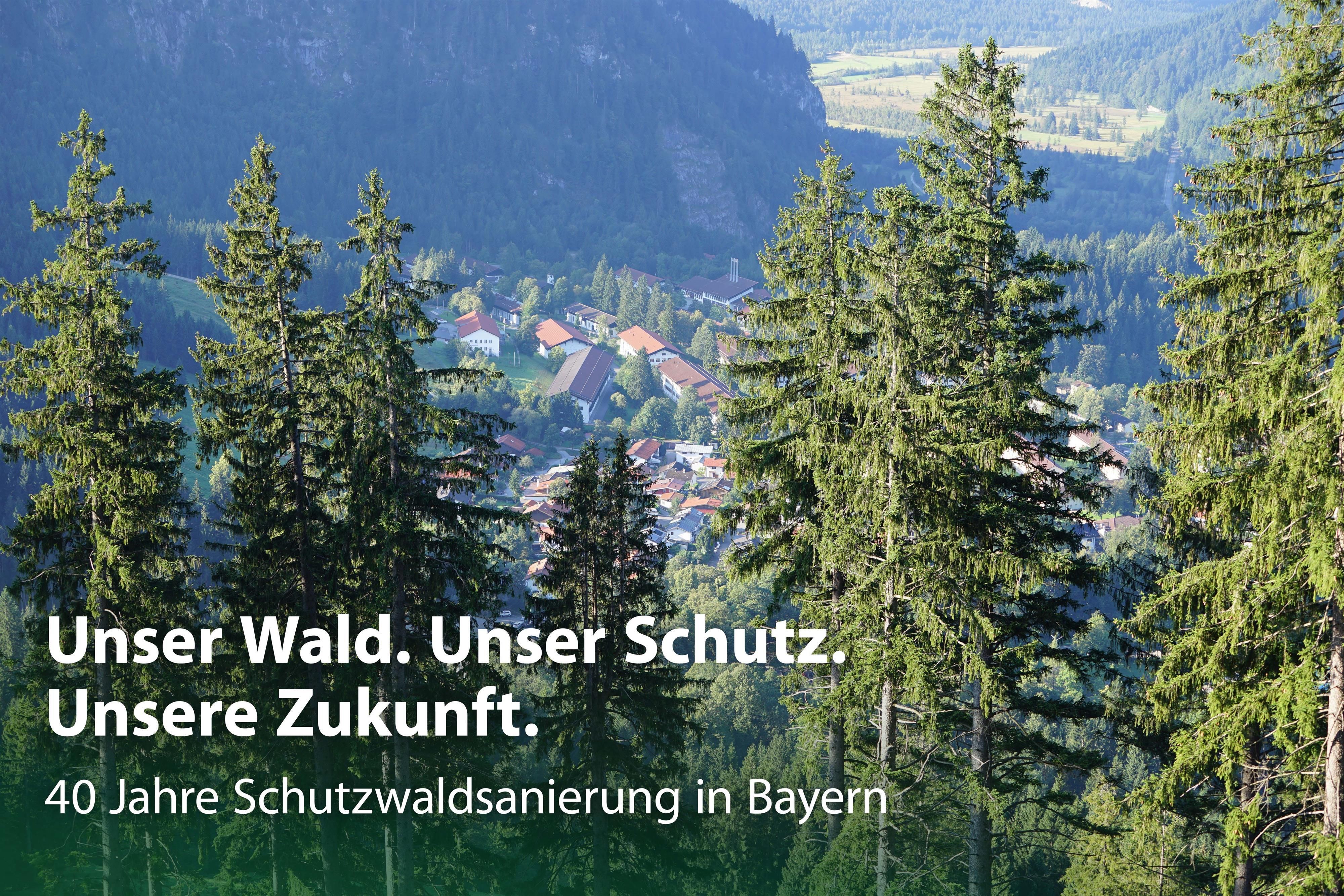 Schutzwald-Offensive der Bayerischen Staatsforsten. Dorf in den Bergen umgeben von Wald
