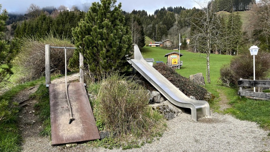 Spielplatz vor dem Ofterschwanger Haus, © Tourismus Hörnerdörfer
