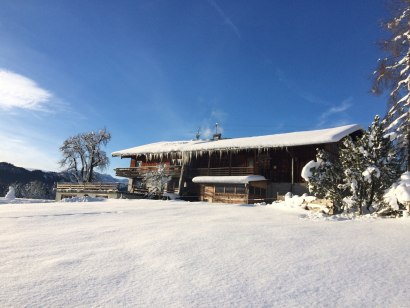 Bauernhaus in der Schneelandschaft
