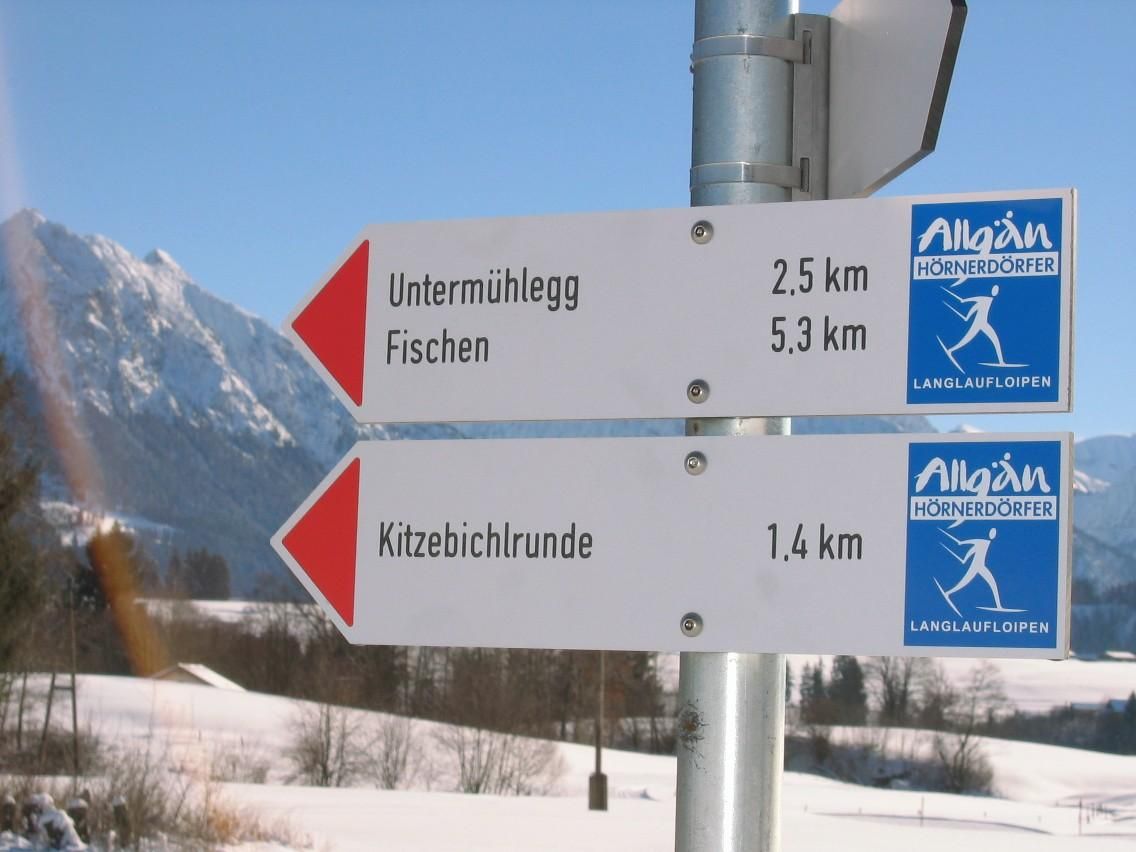 Beschilderung zur Kitzebichl Loipe in Bolsterlang