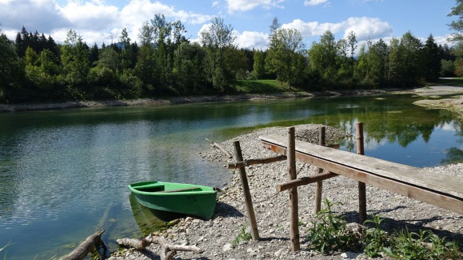 Kleines Boot am Auwaldsee bei Fischen im Allgäu, © Tourismus Hörnerdörfer