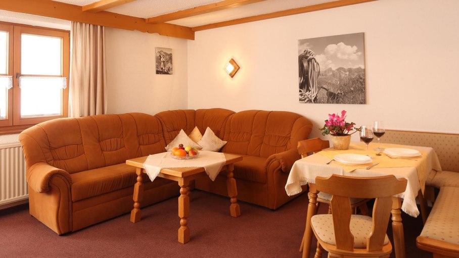 Ferienwohnung Alpenrose - Wohnzimmer, © Ferienhof Auffinger - Ofterschwang
