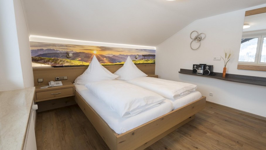 Großes Doppelzimmer im Südbau, © Hotel Alpenblick