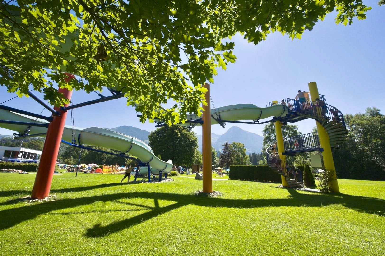 Wasserrutsche im Freibad Fischen i. Allgäu