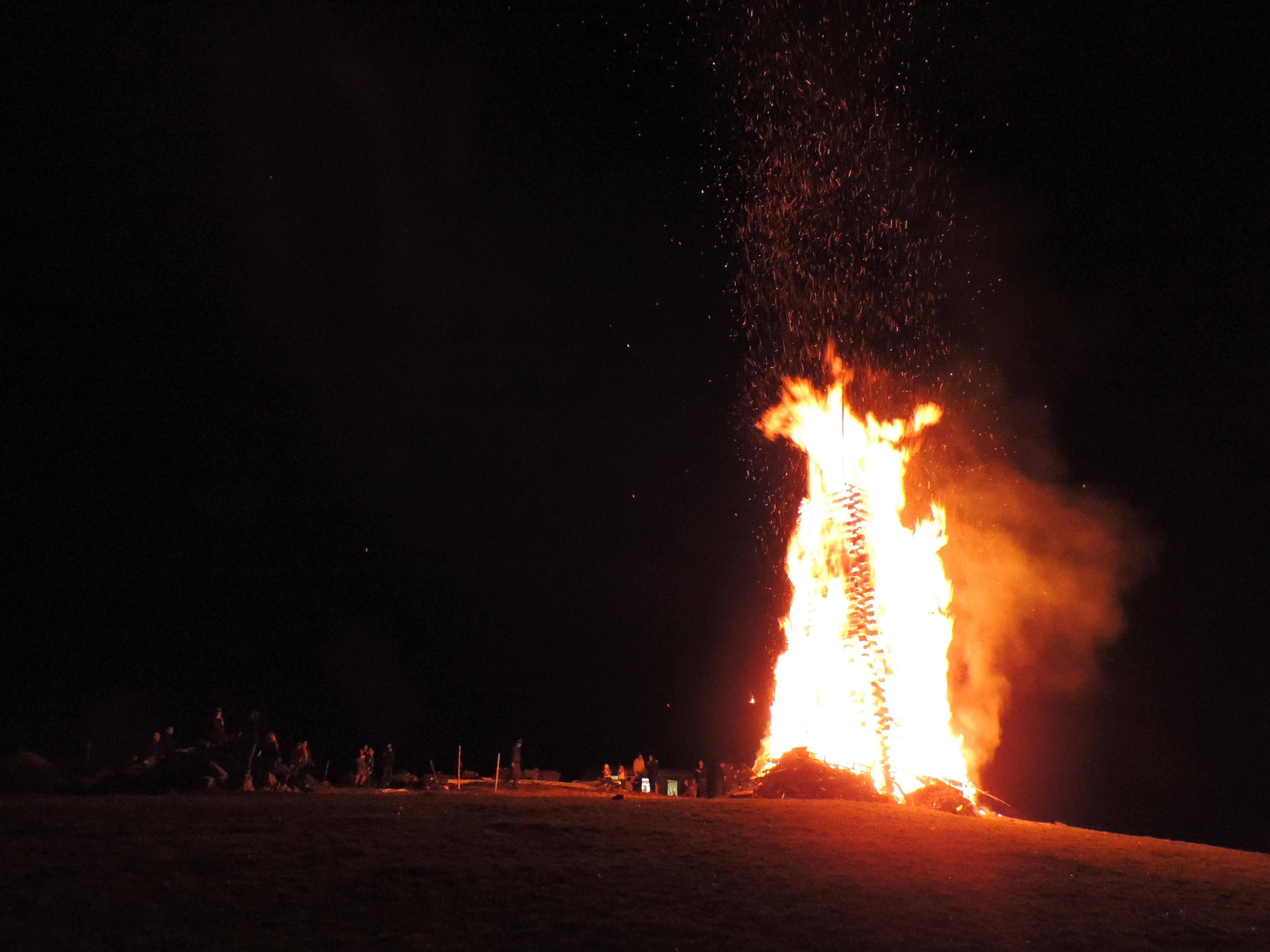 Das Funkenfeuer in Oberthalhofen.