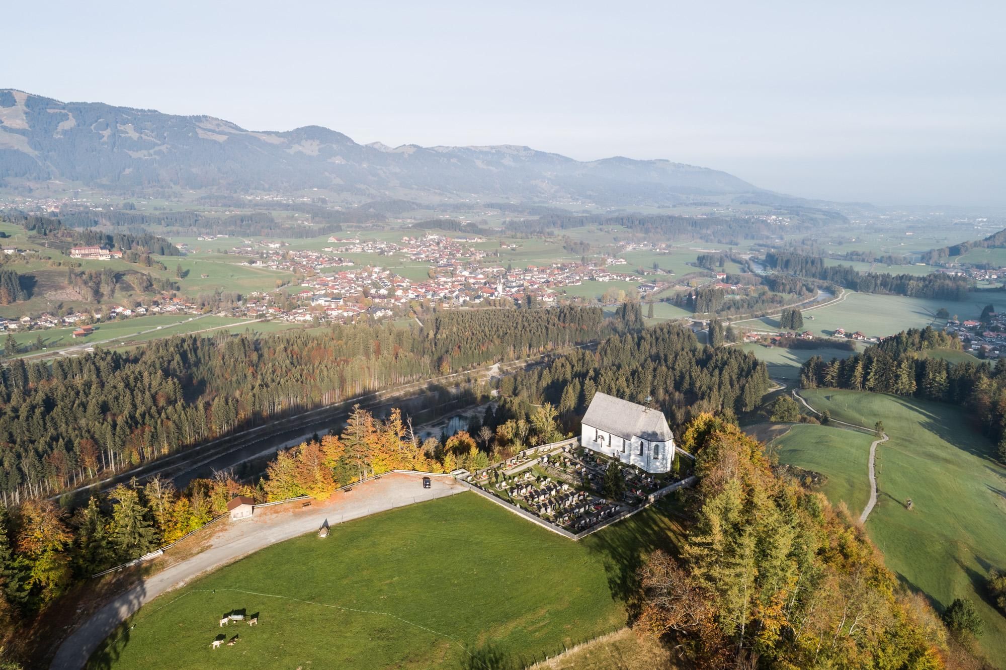 Luftaufnahme der Schöllanger Burgkirche