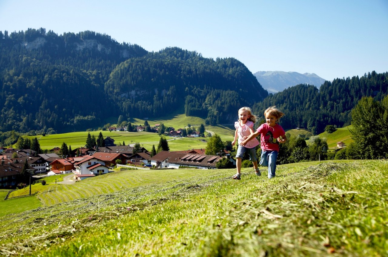 Kinderfreude im Urlaub in den Hörnerdörfern. Familienurlaub im Allgäu, © Tourismus Hörnerdörfer / Tobias Burger