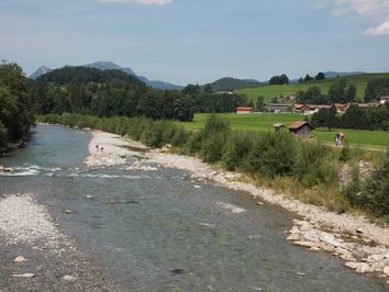 Iller-Radweg zwischen Fischen und Sonthofen, Blick auf Iller 1 2012 © Allgäu GmbH Gerhard Eisenschink