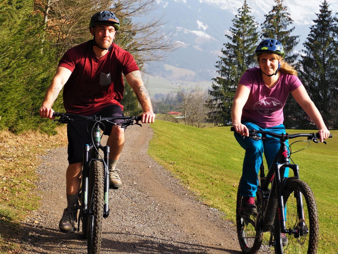 Radfahrer bei einer Radtour in den Hörnerdörfern