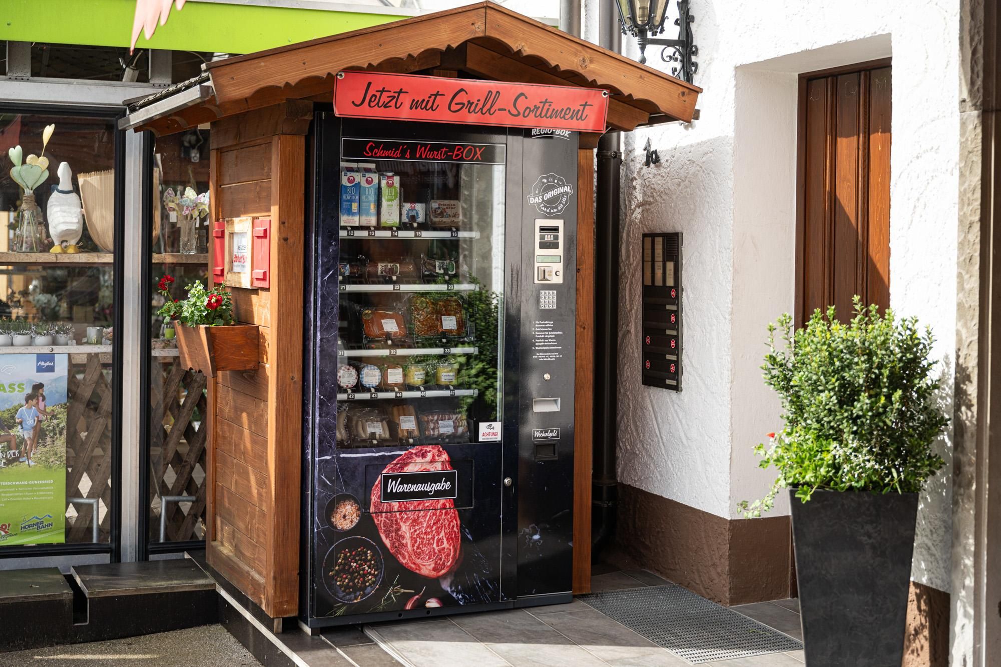 Die sogenannte Wurstbox - eein Kühlung für Wurst und Fleisch, auch außerhalb der Öffnungszeiten benutzbar.