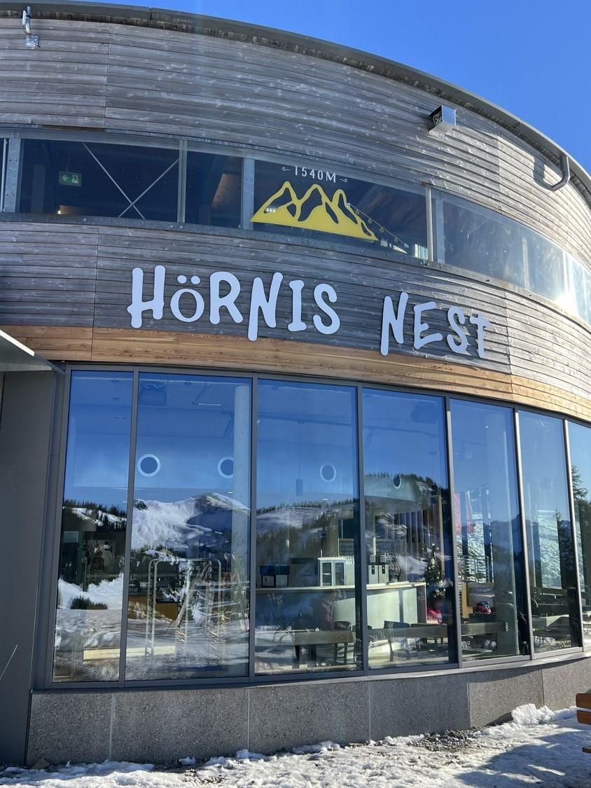 p>Einladender Außenbereich der neuen Bergstation Bolsterlang. </p>