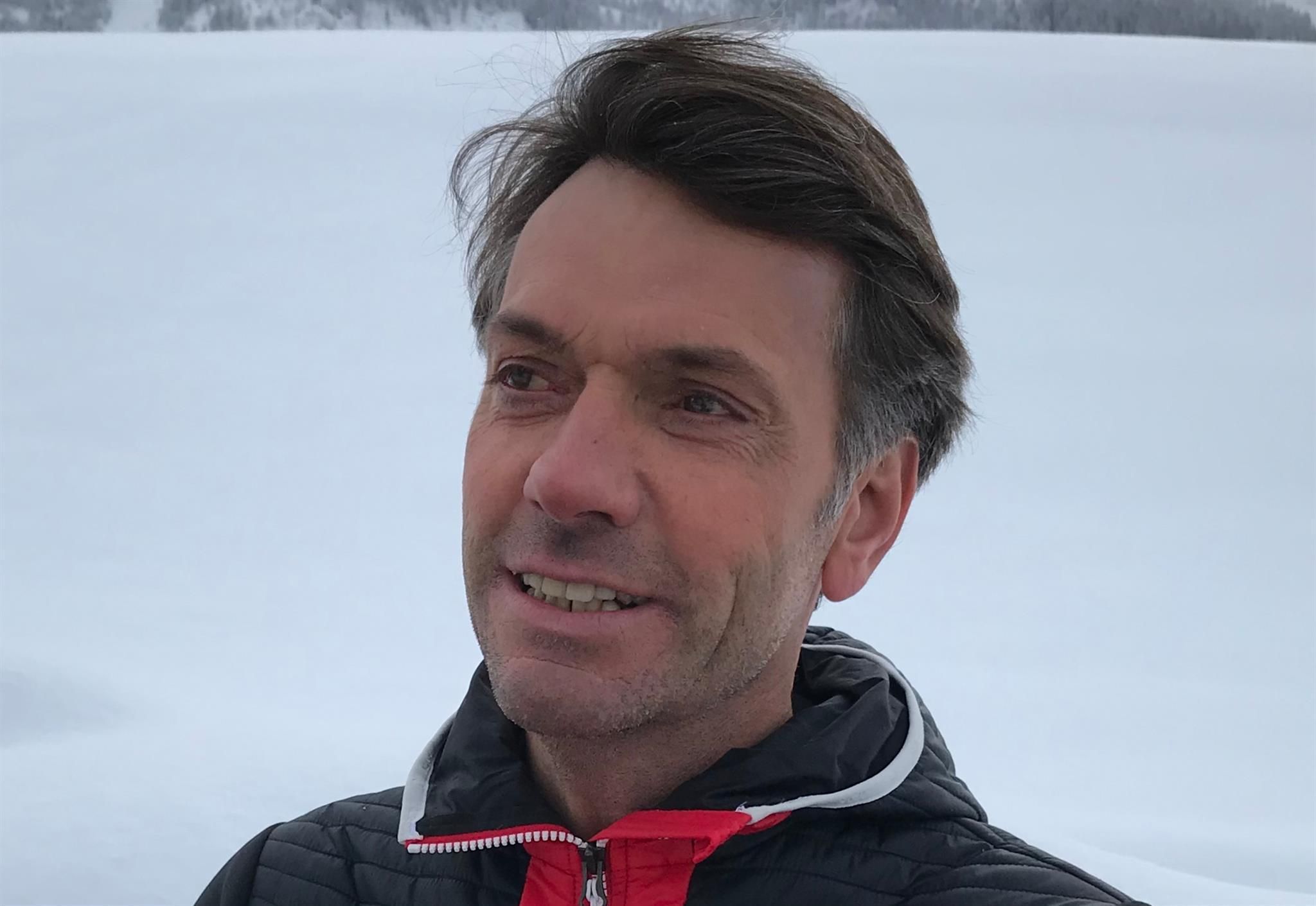 Eine Porträtaufnahme des staatlich anerkannten Bergwanderführers Elmar Reiber.