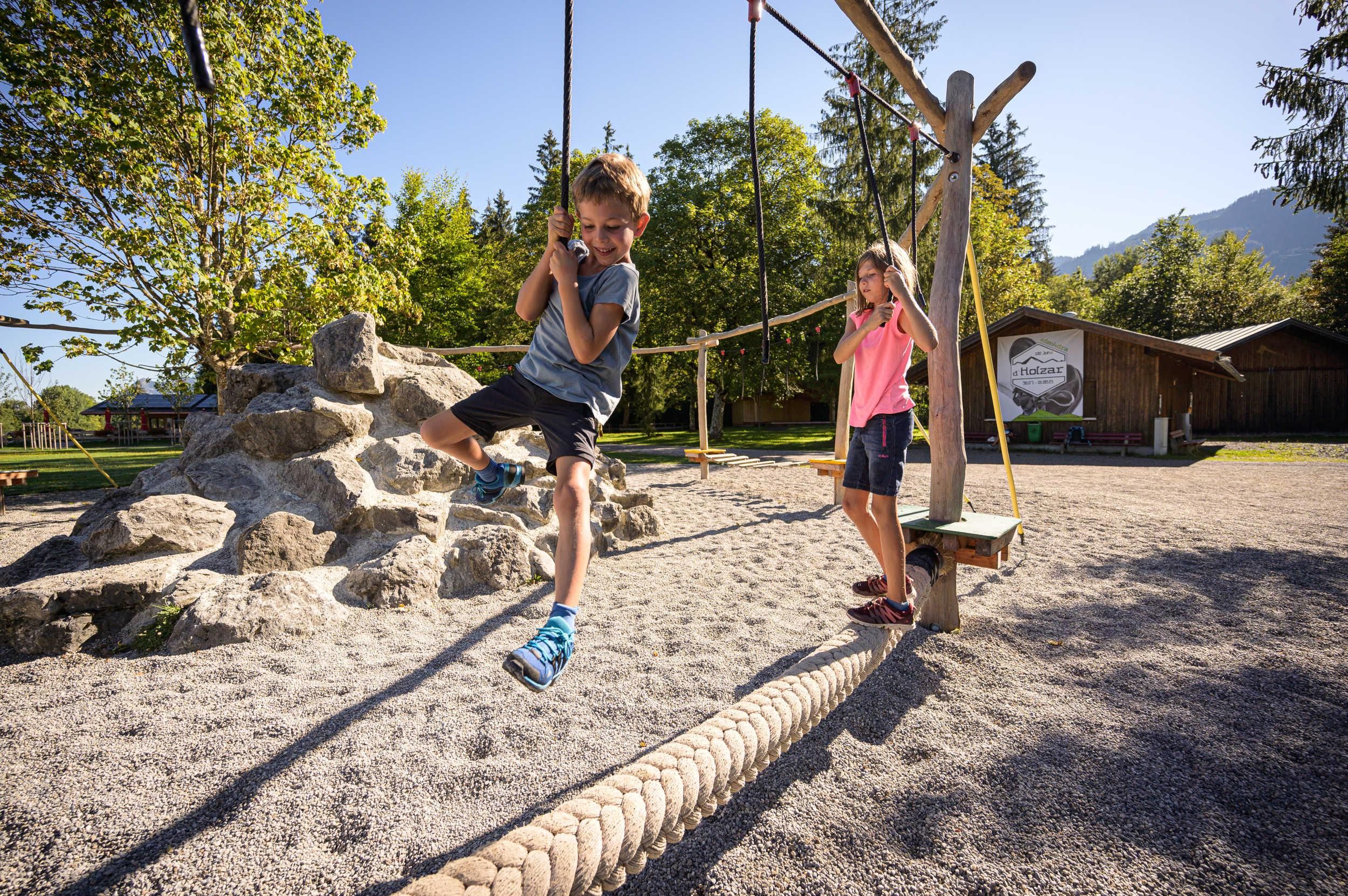 Niedrigseilgarten und Kletterfelsen in Fischen