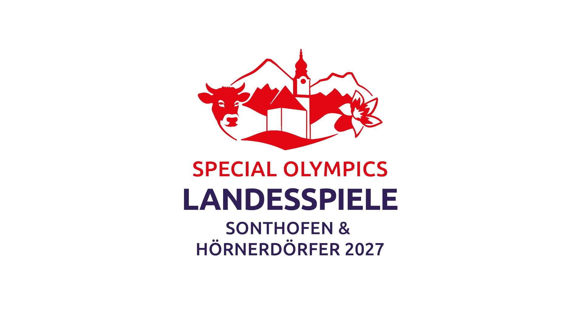 Logo der Special Olympics Landesspiele Sonthofen & Hörnerdörfer 2027 mit roter Grafik aus Kuhkopf, Kirche, Bergen und Enzian