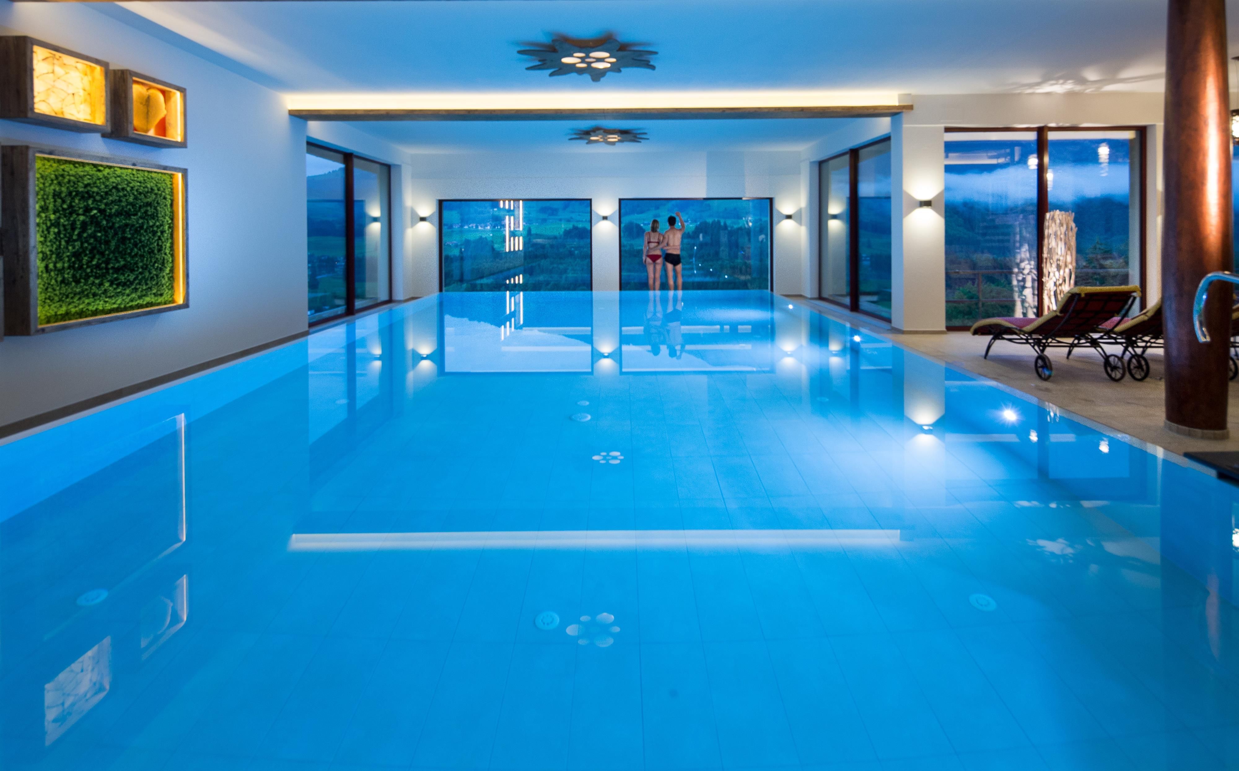 Das Hallenbad im Hotel Tanneck.