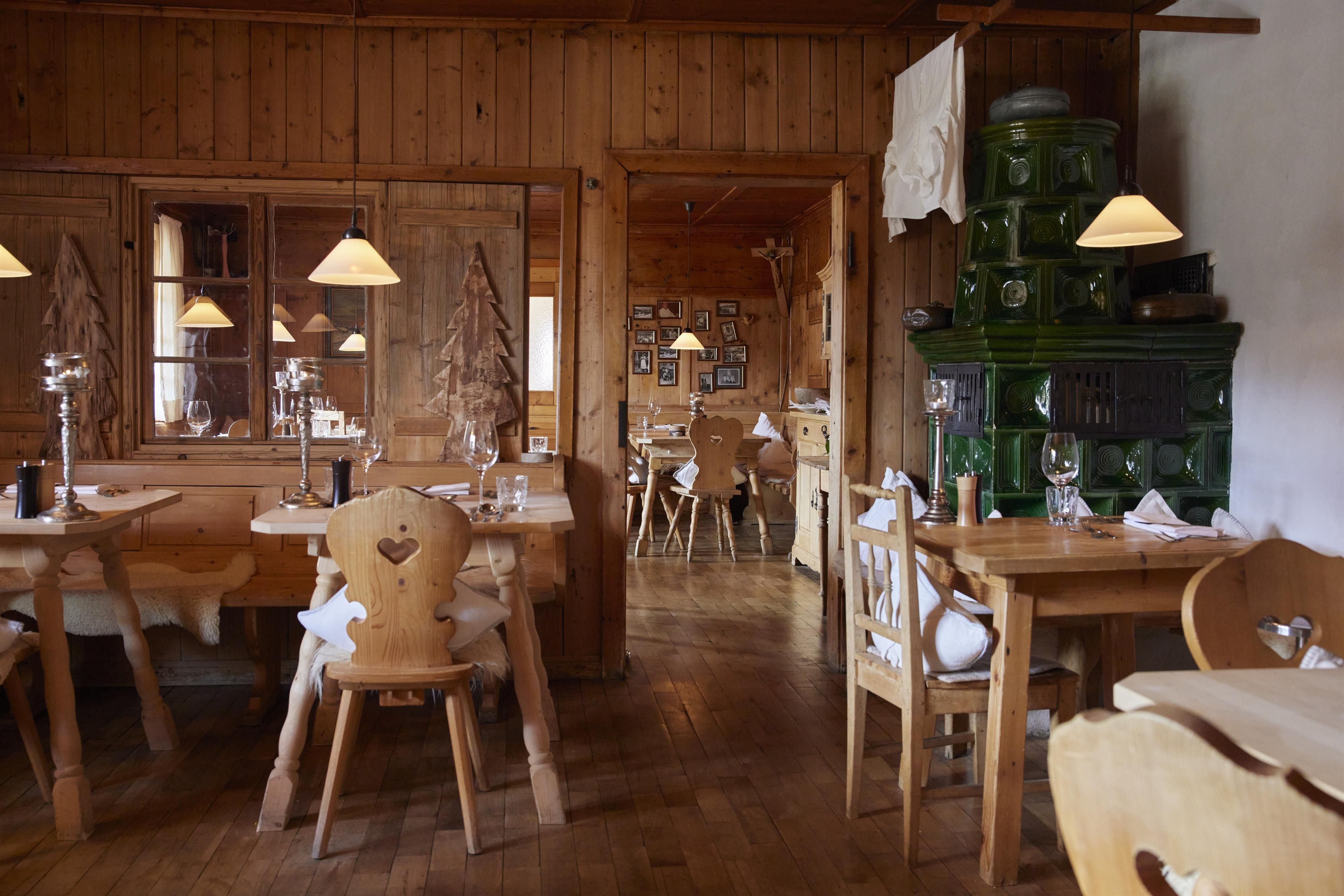 Bauernstube im Wellnesshotel HUBERTUS Mountain Refugio Allgäu