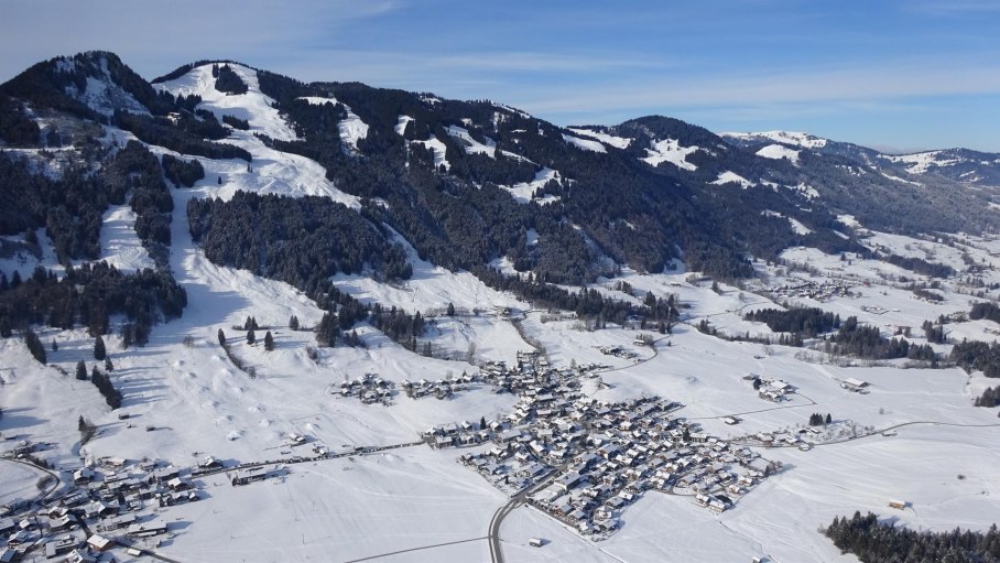 Luftbild Bolsterlang im Allgäu und Skigebiet, © Ferienhaus Riss - Bolsterlang