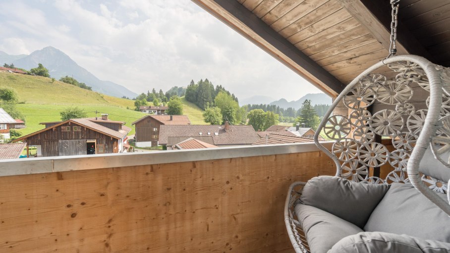 Balkon mit Aussicht, © Alpinhotel Bichl 761