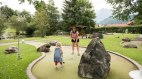 Spaßiges Minigolf spielen in Obermaiselstein, © Tourismus Hörnerdörfer, F. Kjer
