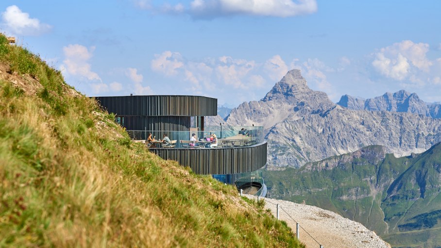 Blick auf das Gipfelrestaurant, © Oberstdorf/Kleinwalsertal Bergbahnen