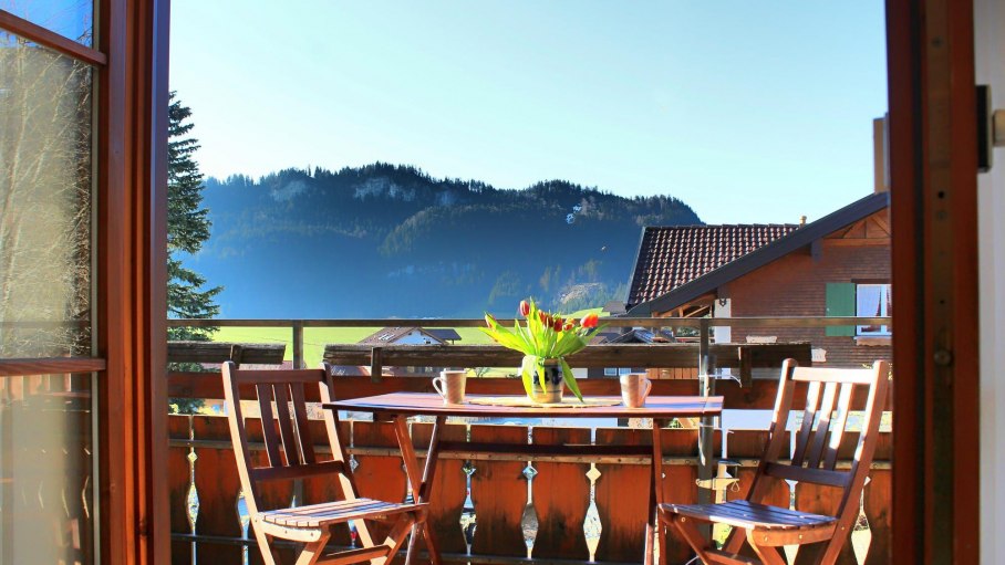 Balkon mit Panorama - Sonnenstrahl, © Ferienwohnung Sonnenstrahl - Obermaiselstein