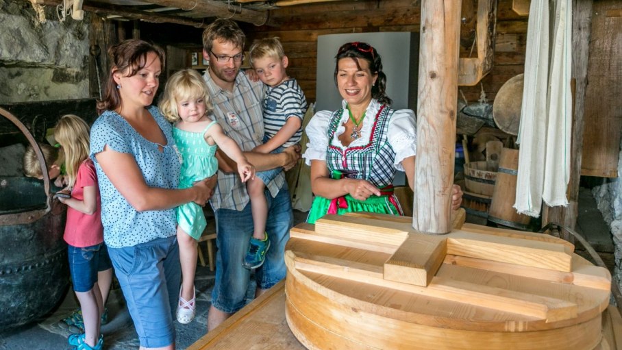 Familien erfahren hier Vieles über die Allgäuer Milchwirtschaft, © Allgäuer Bergbauernmuseum / Ralf Lienert