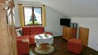 Ferienwohnung Enzian - Wohnbereich mit TV, © Haus Alpensonne - Bolsterlang