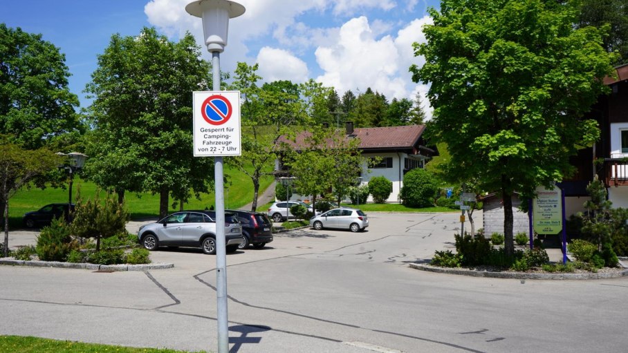 Kostenfreier Parkplatz am Haus des Gastes, © Tourismus Hörnerdörfer