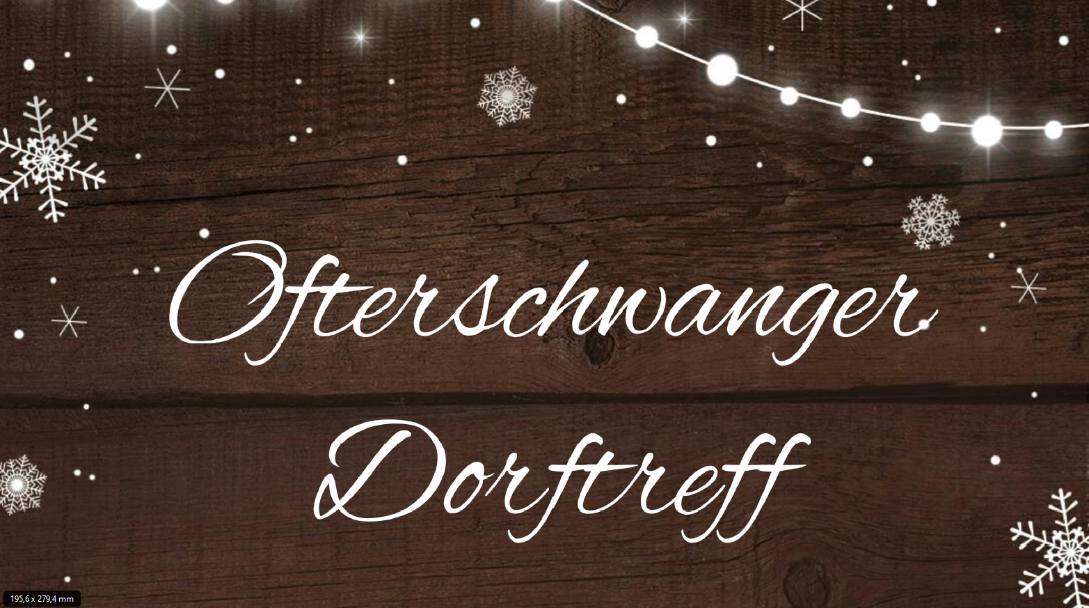 Ein Holzschild mit dem Schriftzug "Ofterschwanger Dorftreff" ist mit Sternen und Lichterketten weihnachtlich dekoriert.