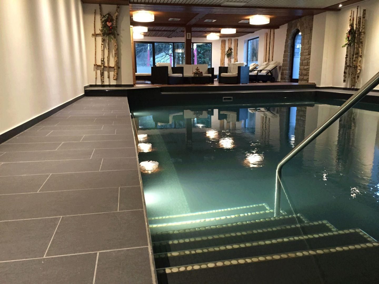 Das Hallenbad (6 x 9 Meter) im Hotel Sonnenbichl.