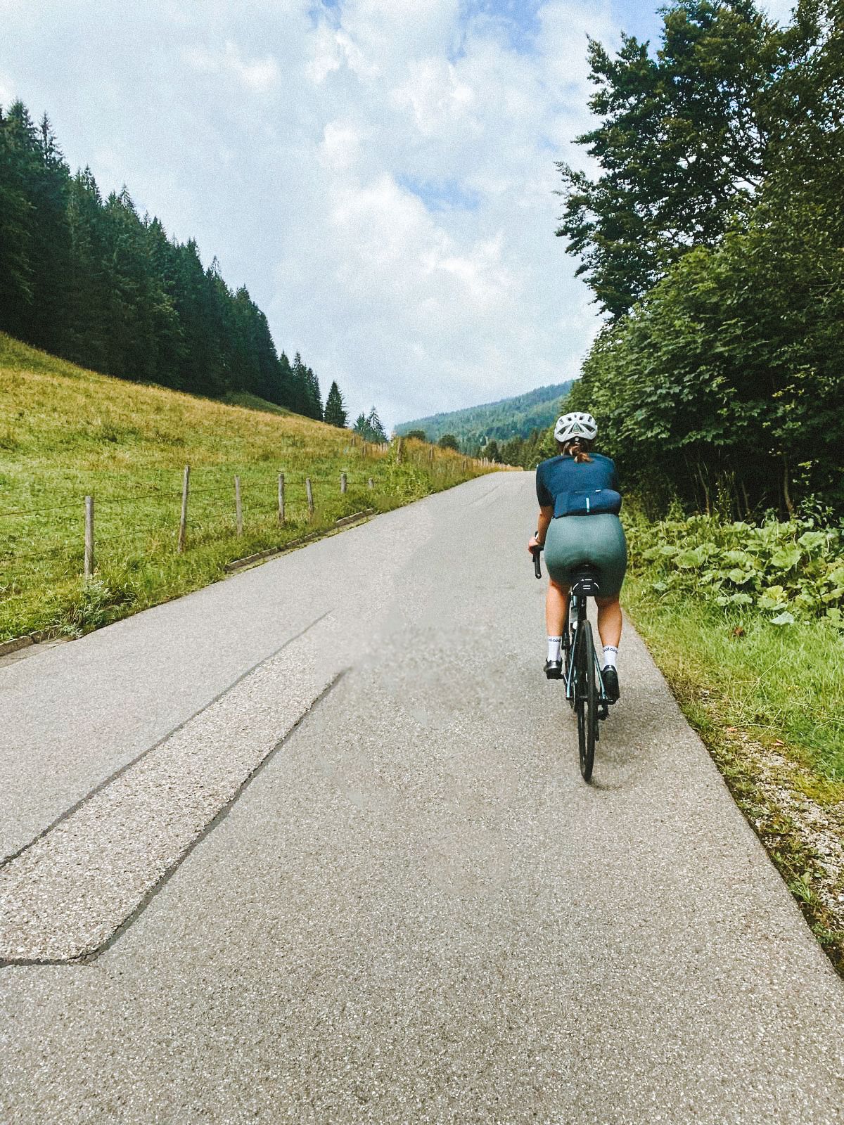 Rennrad in schöner Landschaft