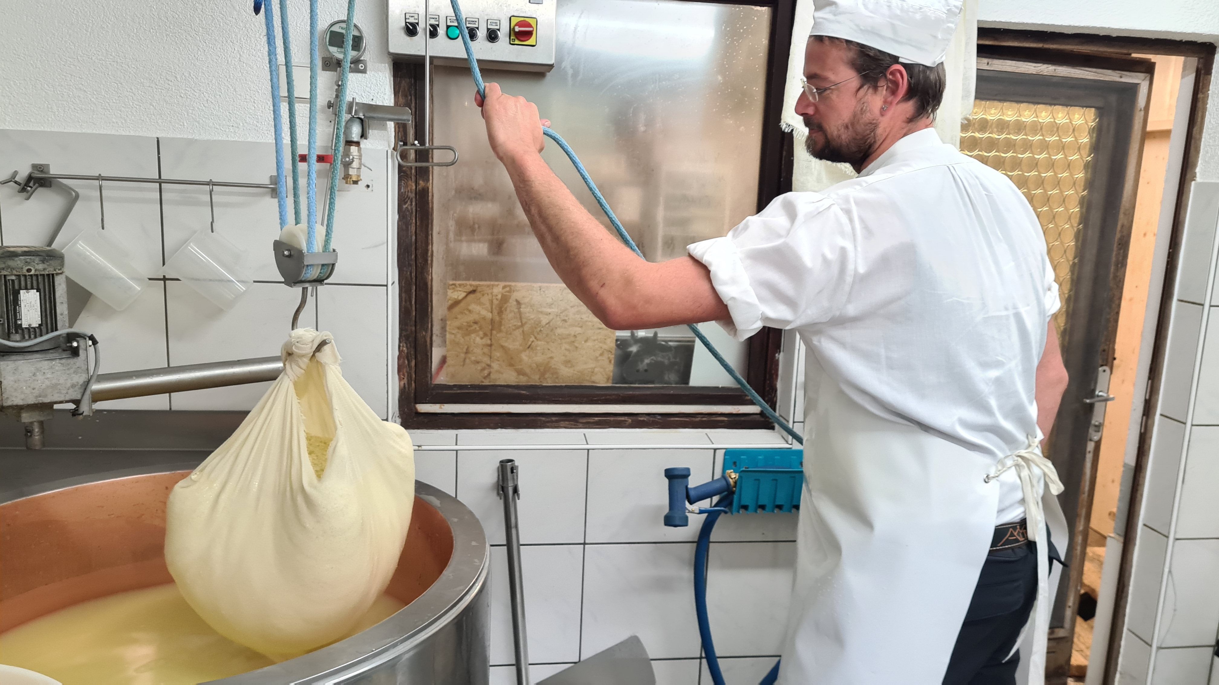 Bergkäse-Herstellung auf der Alpe Berg in Balderschwang
