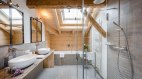 Familien Lodge - Badezimmer mit Dusche und Wanne, © Das Talgut - Ofterschwang