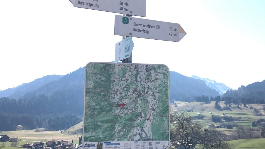 Wegweiser Richtung Obermaiselstein und Bolsterlang