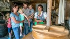 Familien erfahren hier Vieles über die Allgäuer Milchwirtschaft, © Allgäuer Bergbauernmuseum / Ralf Lienert