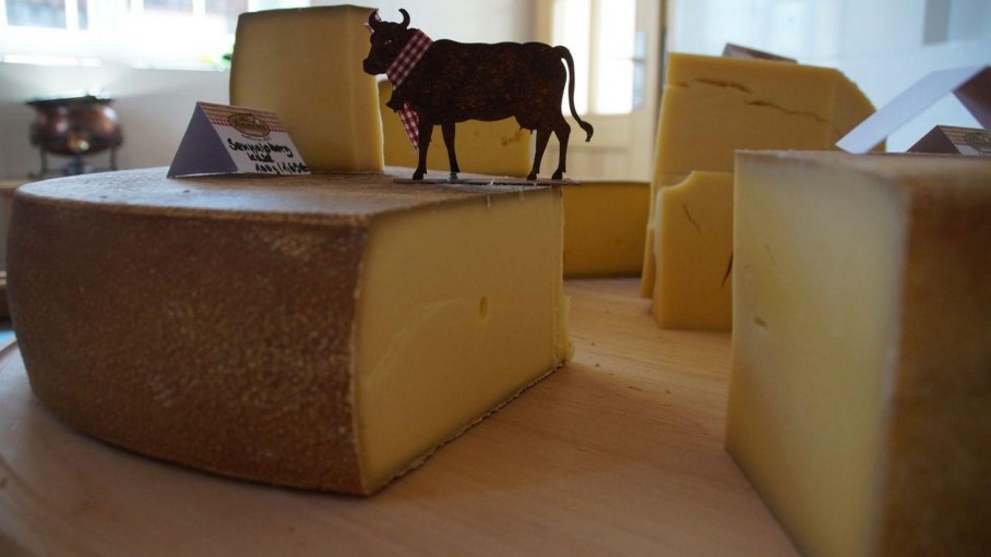 Auf Wunsch wird der Käse auch eingeschweißt, damit, © Alte Sennerei Bolsterlang