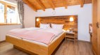 Schlafzimmer aus heimischen Hölzern, © Ferienwohnung Forte - Obermaiselstein
