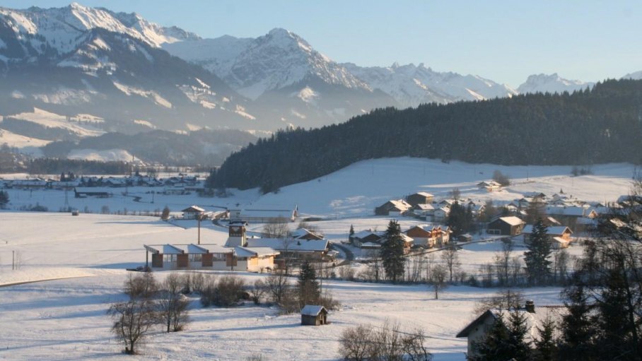 Blick auf Westerhofen im Winter